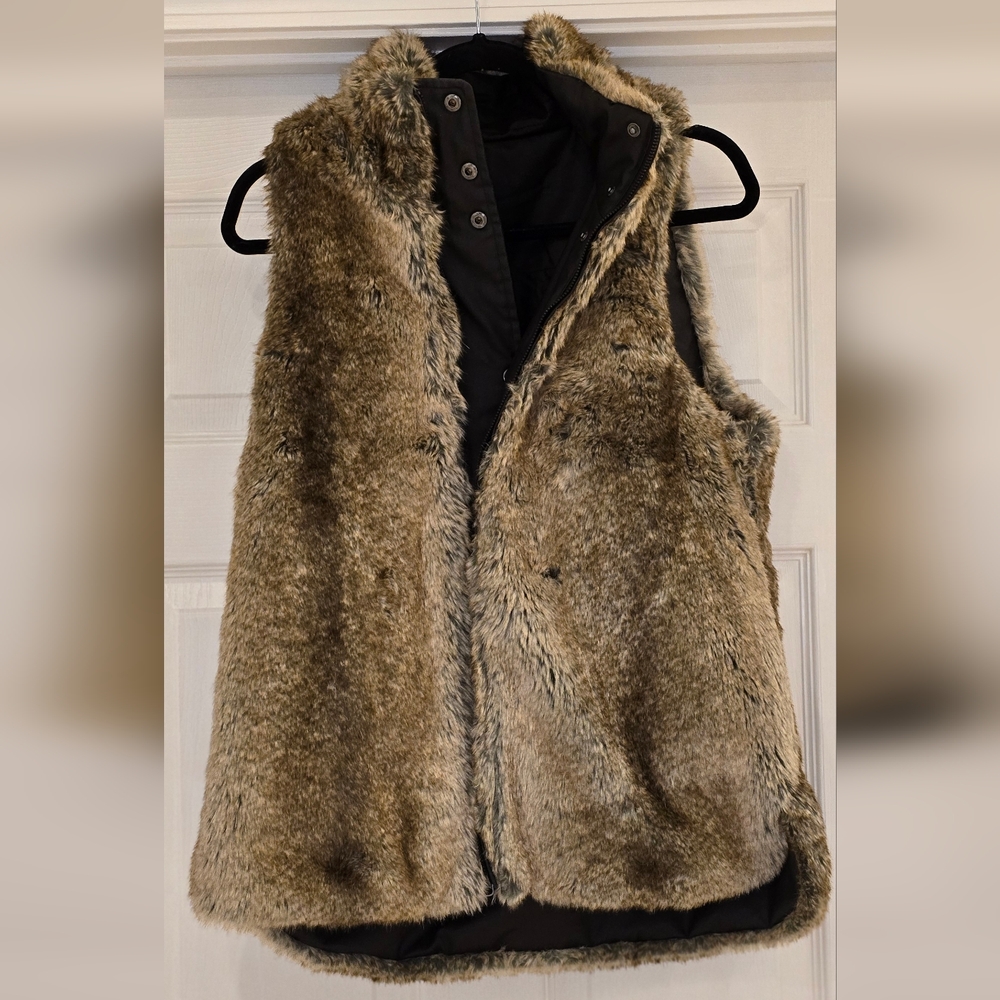 Tuckernuck Reversible Vest - Picture 3 of 6